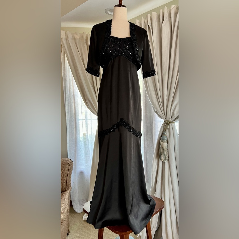Tadashi Shoji Beaded Gown with Jacket - Black size 6